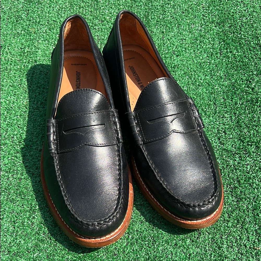 Johnston & Murphy Black Leather Loafers with Moccasin Construction